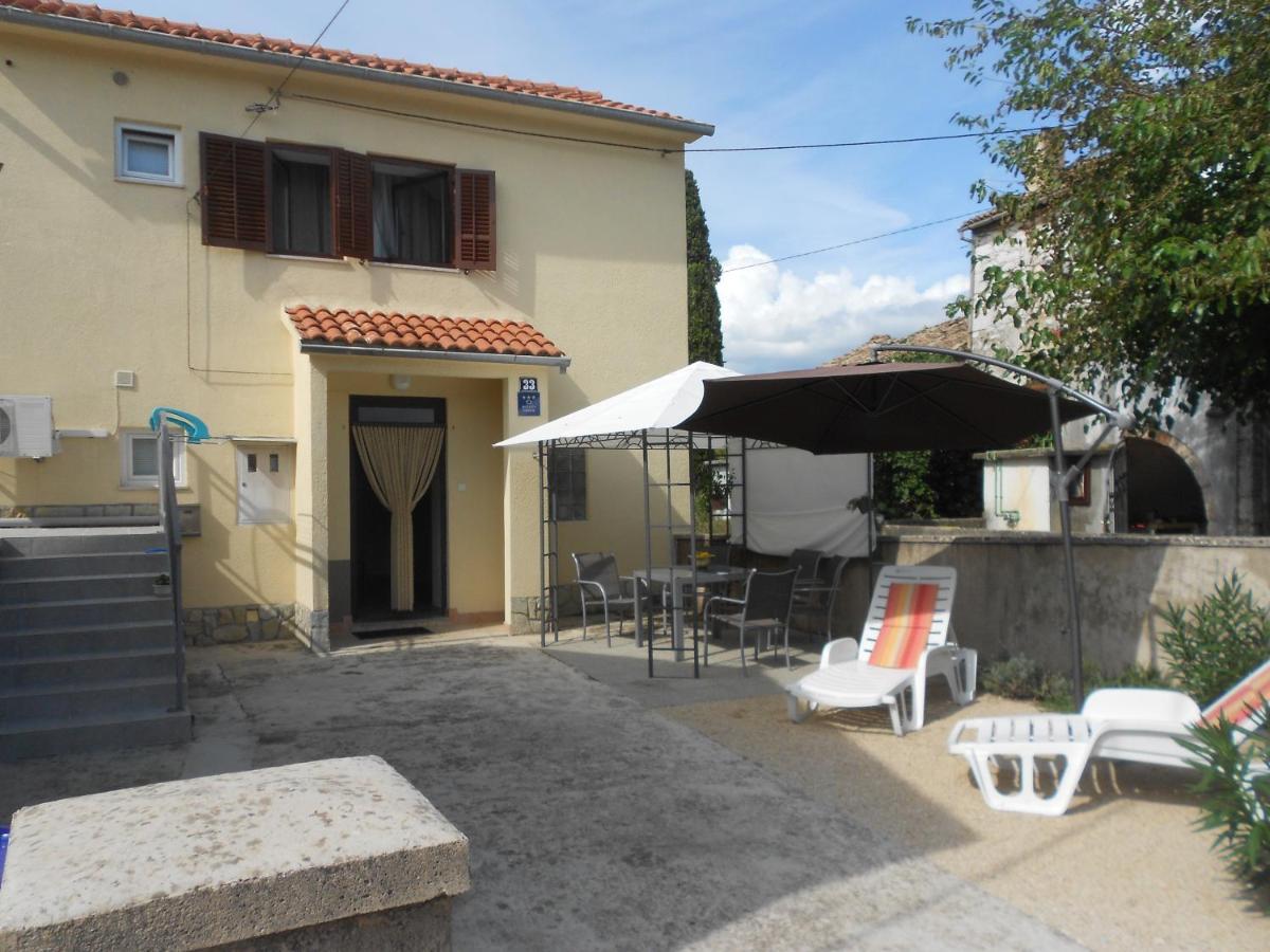 Holiday Home Mery By El-Pi Tours Malinska Exterior photo